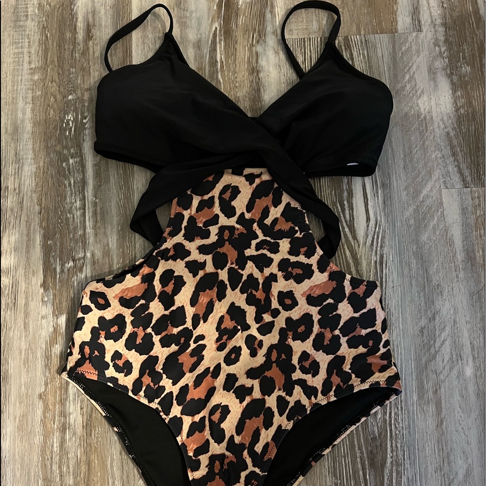 One Piece Leopard Print Swim Suit Size Small